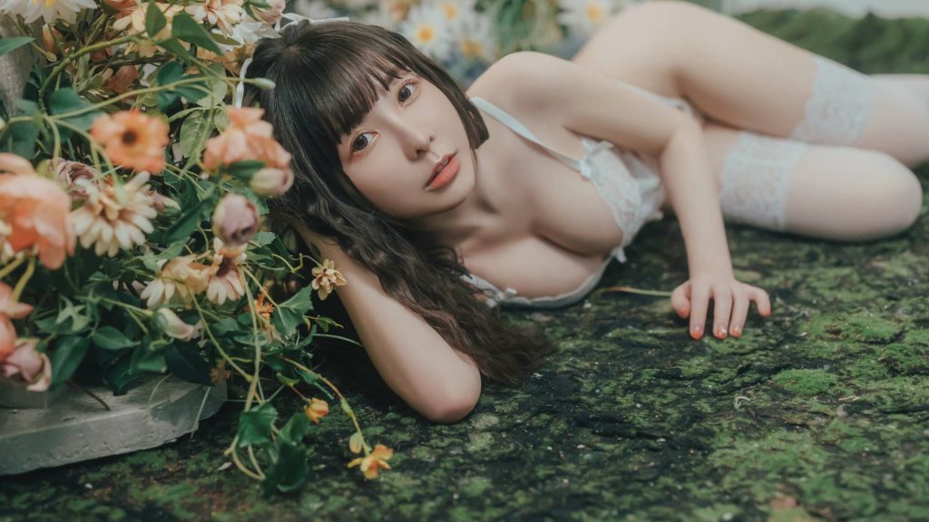從幕後到鎂光燈前：胎尼（Tiny）的詩集創作與日本AV出道之路｜胎尼寫真圖