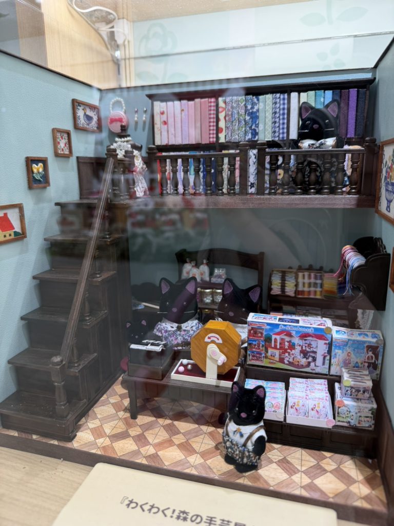 森林家族黑貓手作店微縮場景