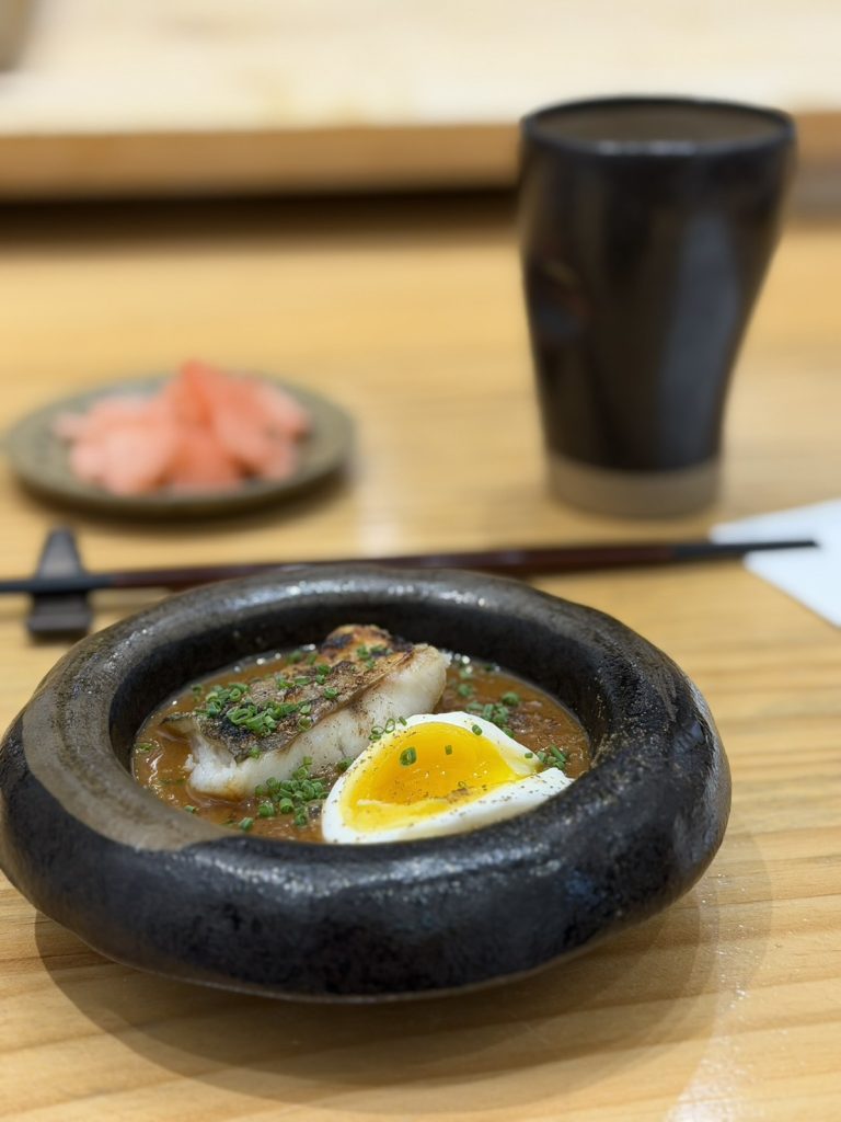 若割烹季節鮮魚佐半熟蛋