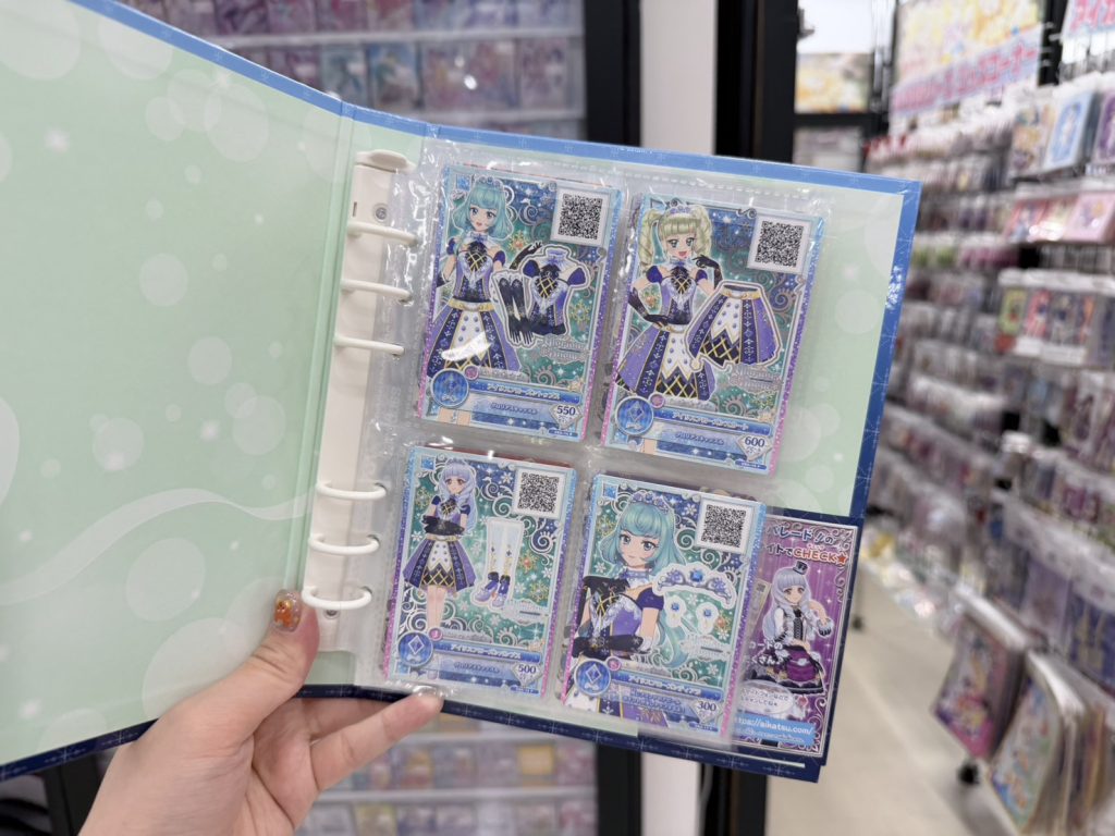 偶像學園歌德蘿莉打開的卡冊與偶像活動卡